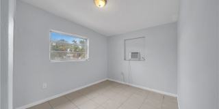 1527 Gardenia Avenue Gallery 12