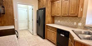 Cute 3 Bed Duplex In Yukon Gallery 4