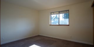 Updated Townhouse with Garage, Patio, DW, WD + FIREPLACE!! Gallery 11