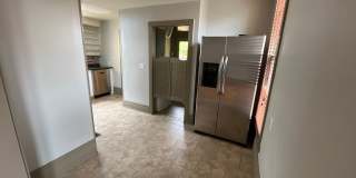 Large House Midtown Gallery 8