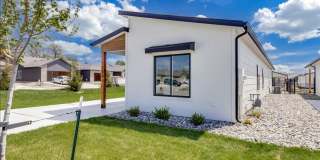 Beautiful Three Bedroom, Two Bathroom Gallery 20