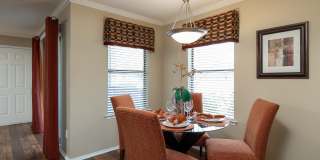 District at Hamilton Place Apartments Gallery 14