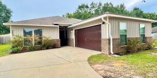 Spacious 4-Bedroom Home - Woodlands Gallery 1