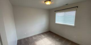 Beautiful House with basement apartment Gallery 29