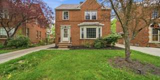 Beautiful 4-Bedroom Brick Colonial in University Heights Gallery 1