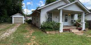 Two bed one bath available NOW! Gallery 1