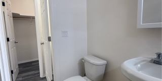 2001 Cedar Avenue Gallery 9