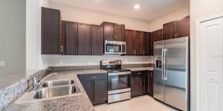 Modern 3BR/2.5BA Townhome with Pool Access & Deposit-Free Living! Gallery 6