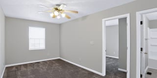 5439 Lake Boggs Street Gallery 48