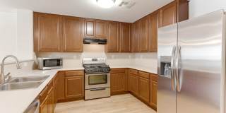 Charming 3-Bedroom Townhome in 89044 with Gated Porch, Walk-In Pantry & Spacious Primary Suite Gallery 10