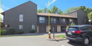 North Edison 2-bedroom, 2.5 bathroom townhouse with lots of amenities! Gallery 1
