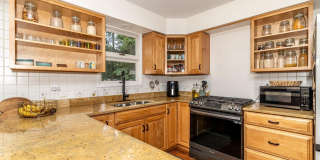 1800 LARK Lane Gallery 17