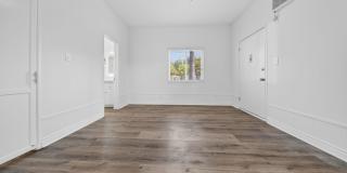 1600 W. 5th St. Gallery 43
