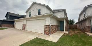 3 Bed 2.5 Bath 2 Car Garage Gallery 1