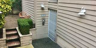 Gorgeous Queen Anne View Condo Gallery 1