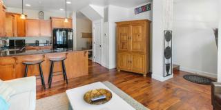 Parker Townhome: Luxurious Furnished Townhome, Attached 2 Car Garage, $300 Utility Fee Parker Townhome: Luxurious Furnished Townhome, Attached 2 Car Garage, $300 Utility Fee Gallery 8