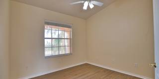 Annual Unfurnished 3rd Floor Condo in L Pavia with Community Pool! Gallery 25