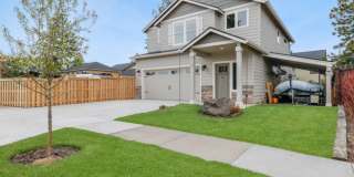 Beautiful home in SW Bend!  Large fenced in yard, newer build.  A/C! Gallery 1
