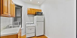 796 Ninth Avenue Gallery 7