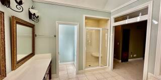 Prime Location 4 Bedroom 3 1/2 bath 2 garages! Gallery 17