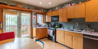 5 Bedroom Townhouse in Spruce Hill Gallery 8