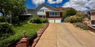 Distinctive and Spacious 5-BR Home in Bloomington Gallery 1