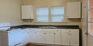 Two Bedroom One Bath Lower Duplex with W/D Hookup Gallery 1