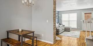Charming 2BR Tpwnhome in Aurora Gallery 8