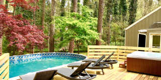 FURNISHED: Modern 6 Bdrm (7 beds) Home with BBQ, Foosball, HotTub & Private Pool - Close To Airport&Downtown Gallery 40