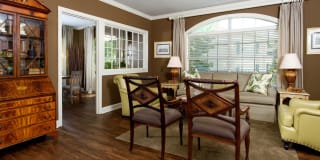 Walton Grove Gallery 27