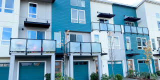 Modern 2-bed, 2-bath Townhome in Shoreline. Gallery 1