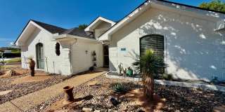 Beautifully updated home IN THE BLUFFS! Gallery 4