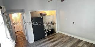 1412 NE 17th Ct Gallery 8