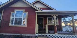 Charming 2 Bedroom Home with Fenced Yard – Dog Friendly! Gallery 1