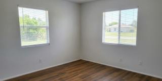 Charming 3BR/2BA House in Lehigh MOVE IN SPECIAL 50% OFF FIRST MONTH RENT! Gallery 16