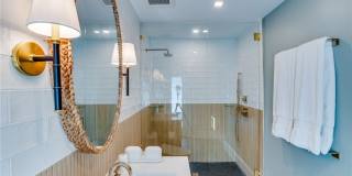 700 Holly Road Gallery 27