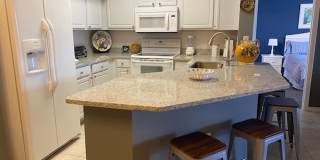 Furnished 2 bedroom 2 bathroom condo Gallery 8
