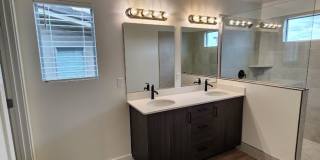 Newer4 Bedroom Town Home Gallery 24