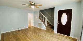 LARGE FENCED IN YARD!!! Gallery 4