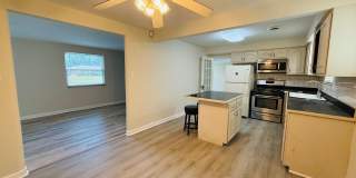 Two Bedroom Ferguson Home with Park Like Yard Gallery 8