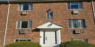 Hyannis 2 Bedroom - West Main St Gallery 1