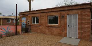 Charming Bungalow Guest House with utilities in Central Tucson Gallery 5
