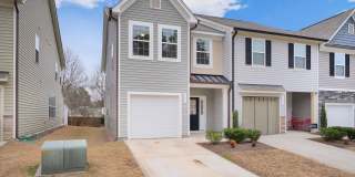 Stylish and Spacious 3 Bedroom, 2.5 Bathroom End-Unit Townhome w/ Garage! - ** SPECIAL OFFER: HALF OFF First month's rent!! ** Gallery 1