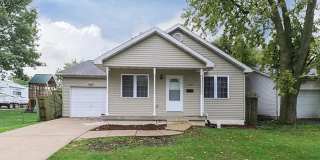 Quiet Comfort & Everyday Convenience at 1622 Iowa St Apartments Gallery 1