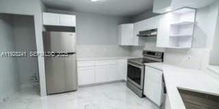 975 North Franklin Avenue Gallery 1