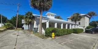 3 BD / 2 BA Unfurnished - One block to the beach Gallery 3