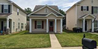Charming 2-Bedroom Home in the Heart of Huntersville! Gallery 1