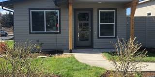 2 Bedroom / 1 Bathroom Cottage in Bend Gallery 1