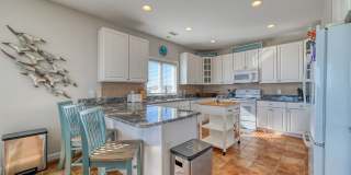 OFF-SEASON FURNISHED MONTHLY RENTAL Gallery 9