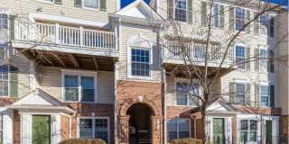 46956 Courtyard Square Gallery 1